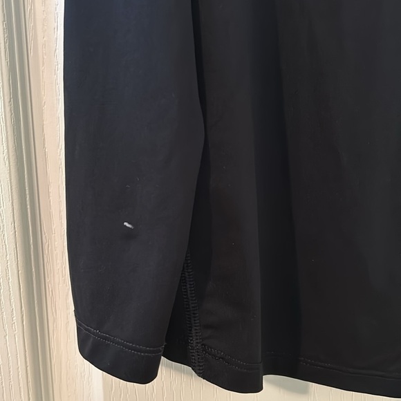 Boys, Nike pro black, long sleeve size medium top - Picture 4 of 4